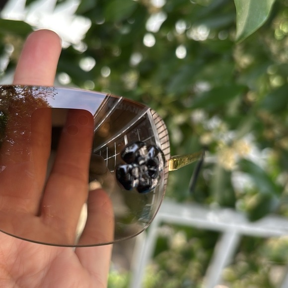 Great Condition CHANEL Camilla accent shield women’s sunglasses gold and rimless - Picture 7 of 9